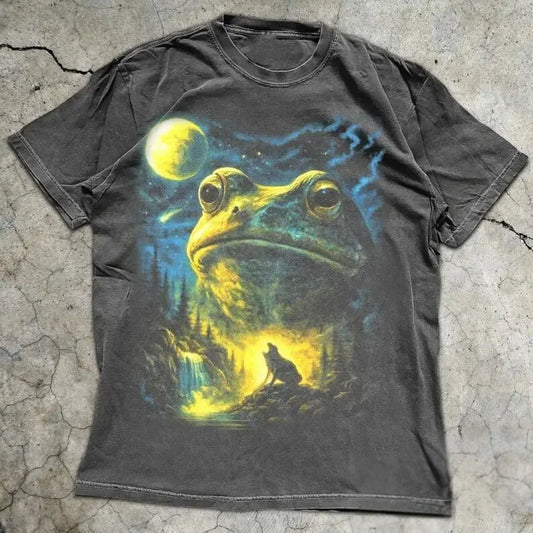 Frog Howling To The Moon Retro Nature Lover Gift Cottagecore Forest Pond Life Frogs T-Shirt / Sweatshirt / Hoodie