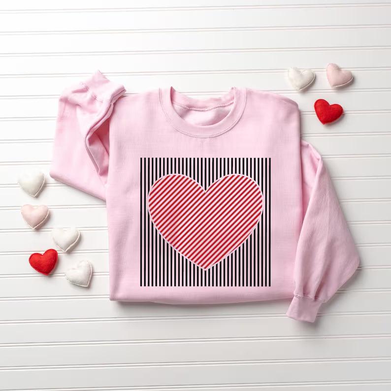 Retro Valentines Heart Cute Love Design T-Shirt / Sweatshirt / Hoodie